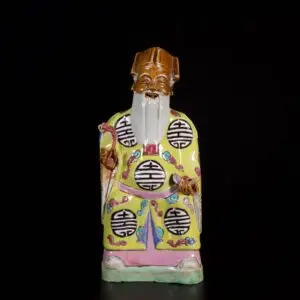 Photo d'une figure en porcelaine d'époque Jiaqing, aux émaux de la Famille Rose représentant Shoulao.