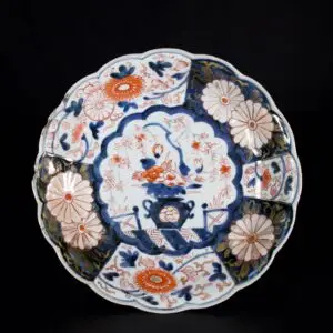 Photo d'une coupe en porcelaine japonais d'époque Edo à décor Imari portant la marque d'Auguste le Fort