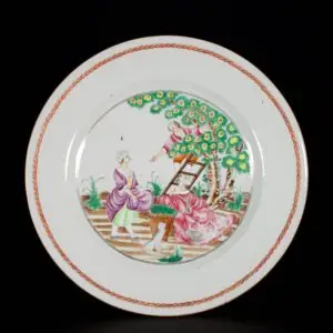 Photo d'une assiette en porcelaine d'époque Qianlong représentant la Cueillette des Cerises.