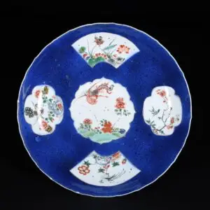 Coupe à décor “bleu poudré” d’un Fenghuang