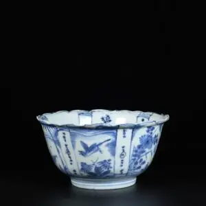 Photo d'un bol en porcelaine d'époque Wanli, dit Kraak, à décor bleu et blanc d'oiseaux et de fleurs.