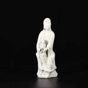 Photo d'une guanyin en porcelaine datant de la fin de la dynastie Ming et provenant des fours de Dehua.